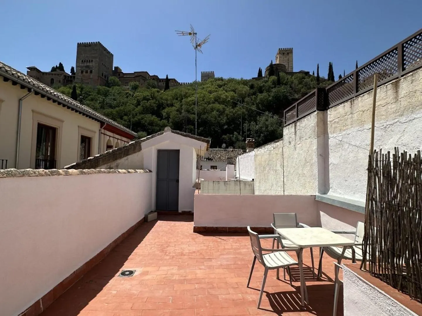 Alhambra Suite Granada 0*,